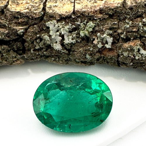 смараг овал 1,54 карат Центурі 